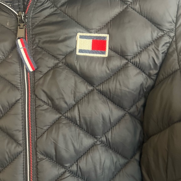 Tommy Hilfiger Women's Black Puffer Jacket - Picture 4 of 8